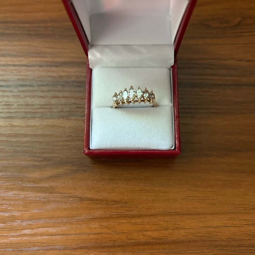 Flashy, marquise diamond ring. - Picture 3 of 5